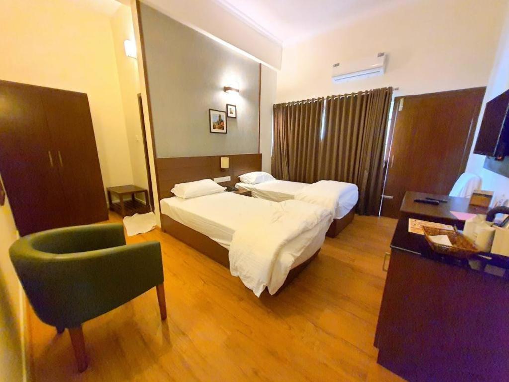 Kizhake Chālakudi Emperor-Hotel Rachana Continental Pvt Ltd מראה חיצוני תמונה