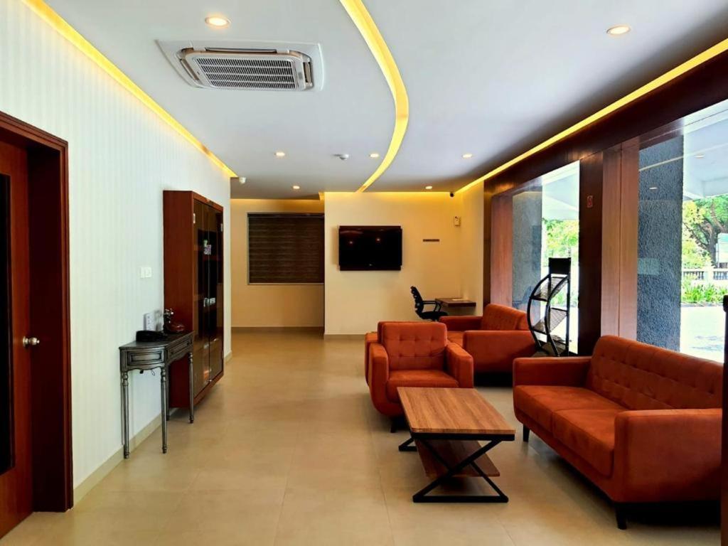 Kizhake Chālakudi Emperor-Hotel Rachana Continental Pvt Ltd מראה חיצוני תמונה