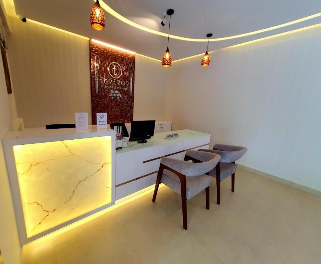 Kizhake Chālakudi Emperor-Hotel Rachana Continental Pvt Ltd מראה חיצוני תמונה