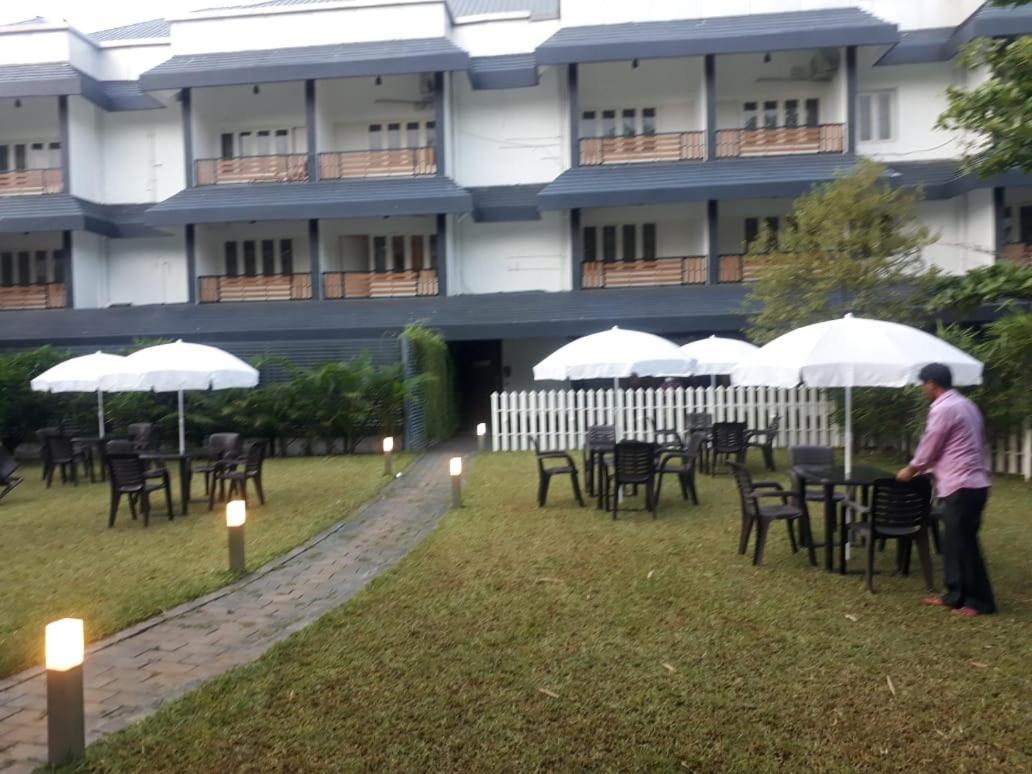 Kizhake Chālakudi Emperor-Hotel Rachana Continental Pvt Ltd מראה חיצוני תמונה