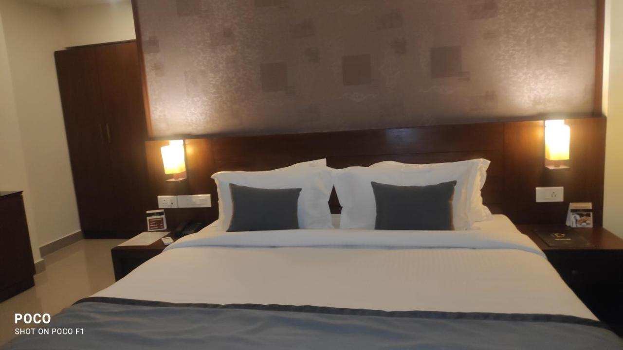 Kizhake Chālakudi Emperor-Hotel Rachana Continental Pvt Ltd מראה חיצוני תמונה