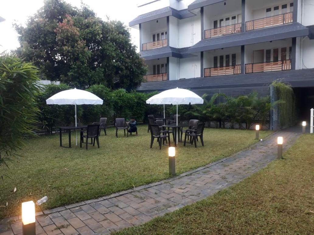 Kizhake Chālakudi Emperor-Hotel Rachana Continental Pvt Ltd מראה חיצוני תמונה
