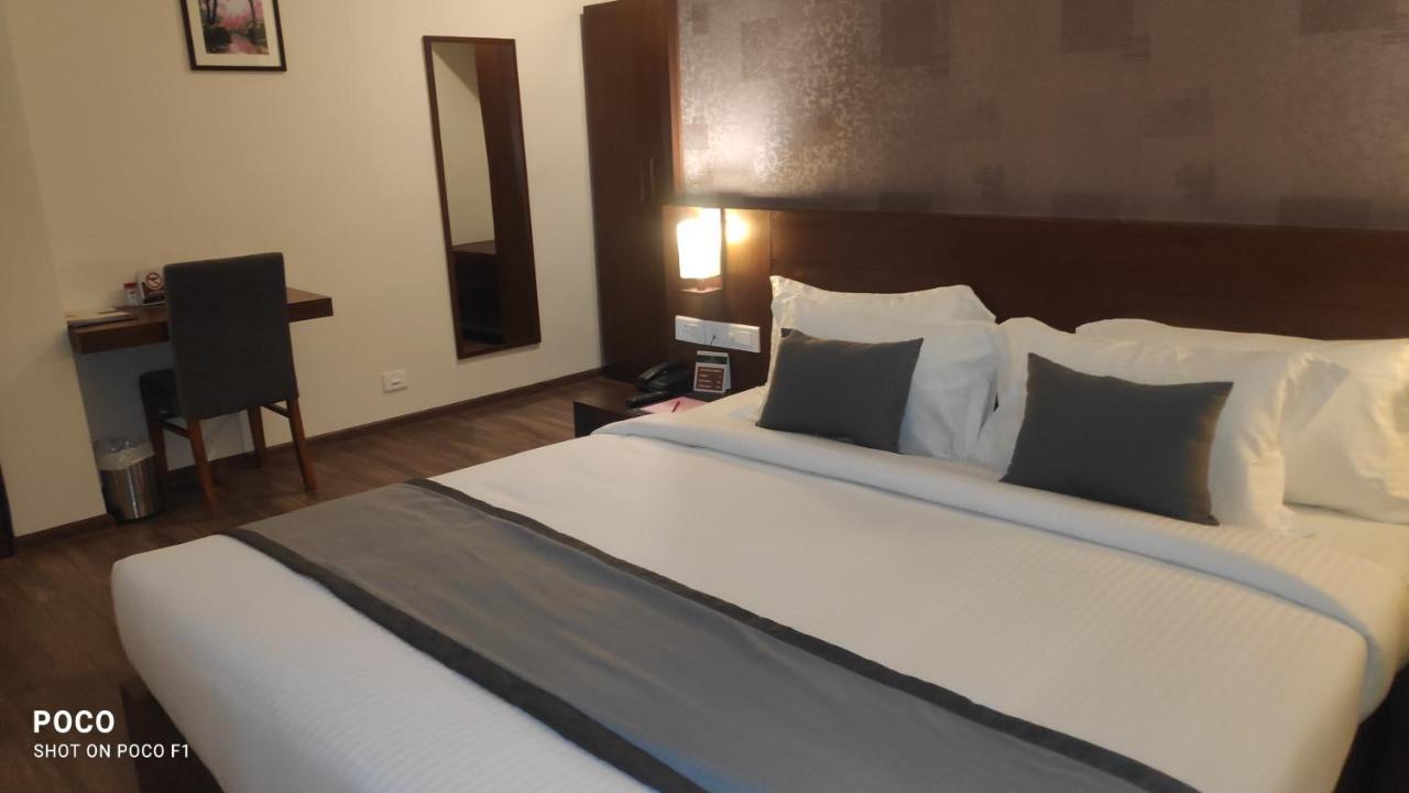 Kizhake Chālakudi Emperor-Hotel Rachana Continental Pvt Ltd מראה חיצוני תמונה