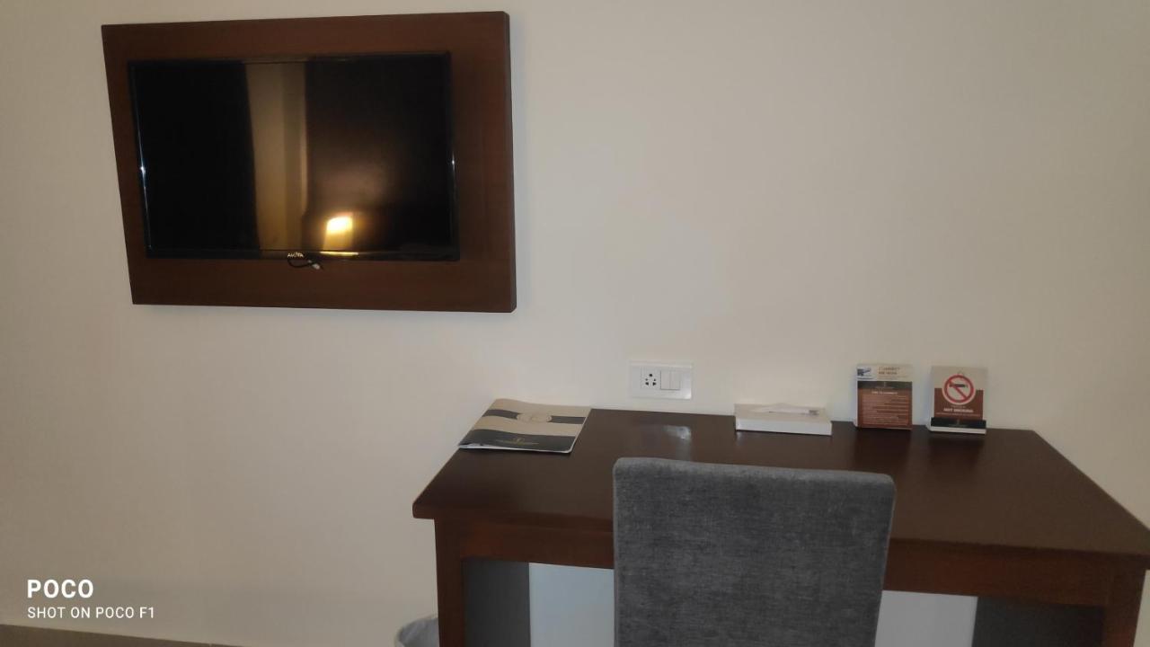 Kizhake Chālakudi Emperor-Hotel Rachana Continental Pvt Ltd מראה חיצוני תמונה
